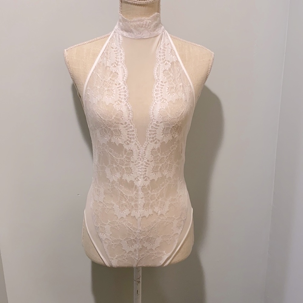 💙6/$20 H:ours Shear Lace Bodysuit Sz M 
Lightweight White One Piece Halter Neck
